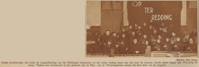 874193 Groepsportret van de leden van het jeugdmuziekkorps van het Leger des Heils, bij de viering van het 12½-jarig ...